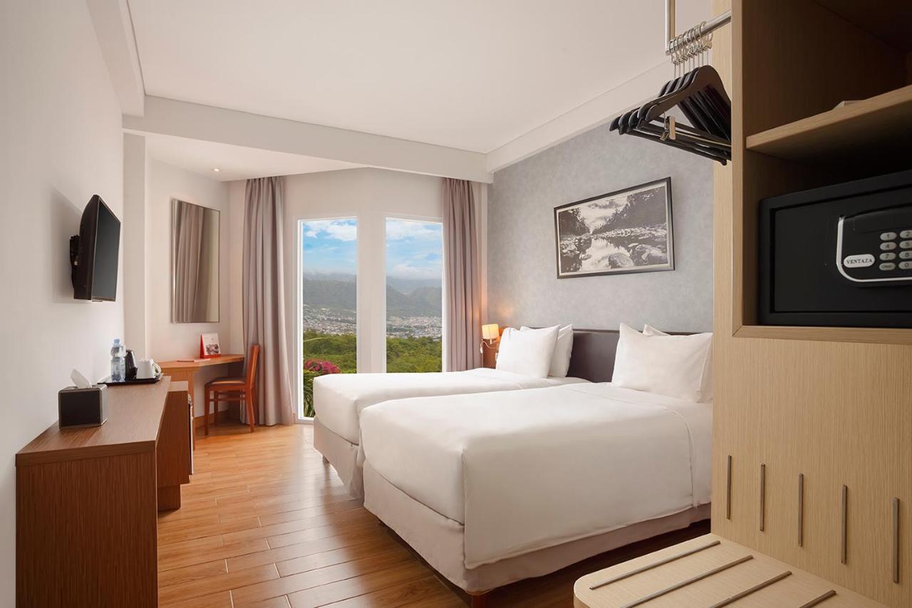 Swiss-Belinn Luwuk Exterior photo